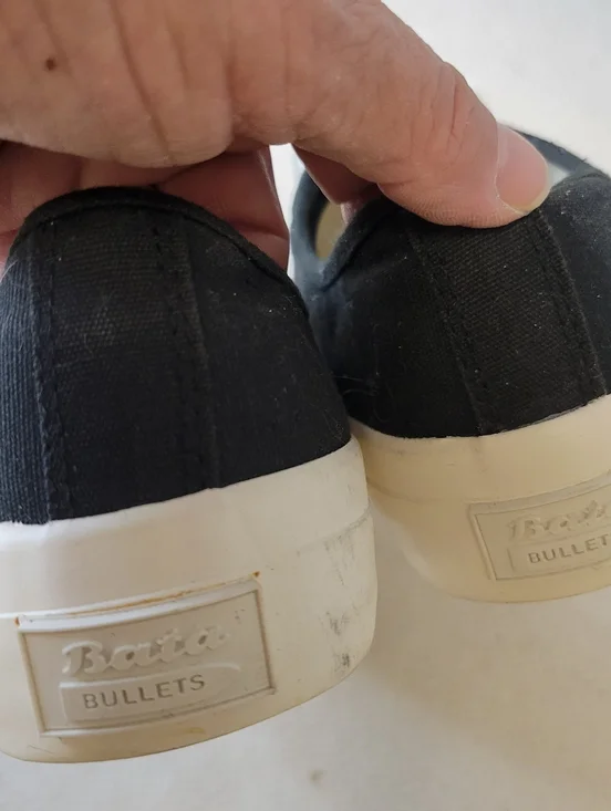 Bata Bullets Low Top Shoes Black with White Accents Men's Size 6 - Picture 5 of 8